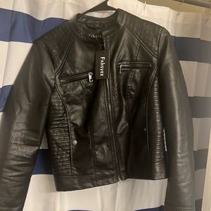 Sz Medium fahsyee coat